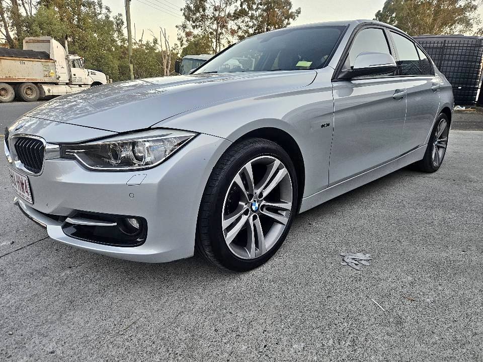 2013 BMW 320i sport f30 1.jpg